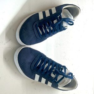Woman’s adidas size 9